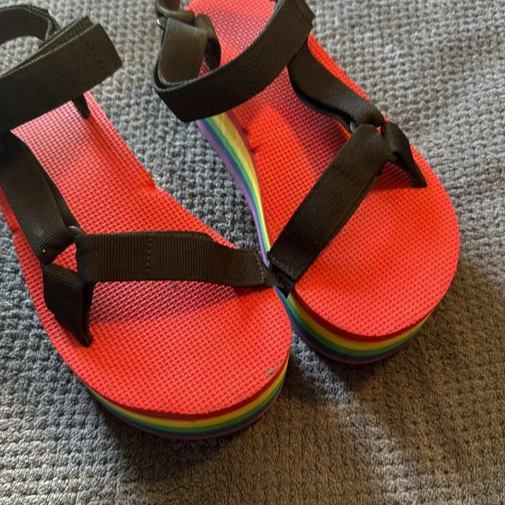 Teva All Gender‎ Flatform Universal Rainbow Pride sz 6